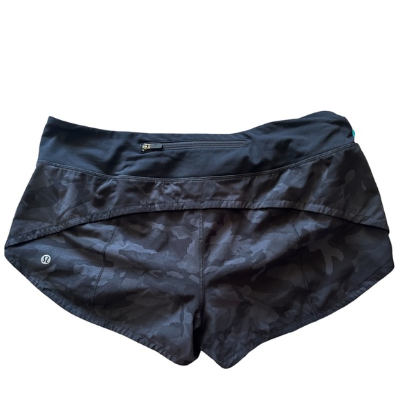 Lululemon Speed Up Black Camouflage Lined Low Rise Shorts 2.5” - Picture 2 of 4